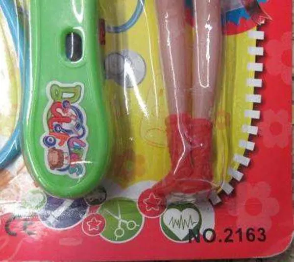 Foto do aviso oficial: OM Boneca de plástico com conjunto médico — risco: Químico