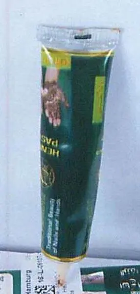 Foto aus der offiziellen Meldung: Al Arabia RED Henna Paste Original Henna Körperfarbe — Risiko: Chemikalie