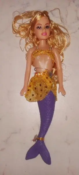 Foto do aviso oficial: Delicate Trendy, Happy girl Boneca de plástico — risco: Químico