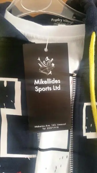 Foto uit de officiële melding: Franky Village - INDEPENDT/ Mikellides Sports Jongens kleding set — risico: Verwurging