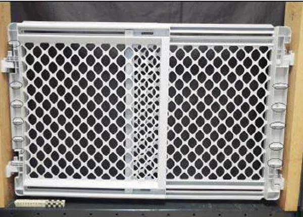 Foto dell’avviso ufficiale: North States Industries Supergate Stairway Gate Cancello di sicurezza per bambini — rischio: Intrappolamento & Lesioni