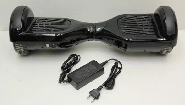 Foto aus der offiziellen Meldung: Flo-Board, Street Cruiser TASAPAINOSKOOTTERI ('Self balancing scooter') Selbstausgleichender Roller — Risiko: Elektrischer Schlag & Feuer