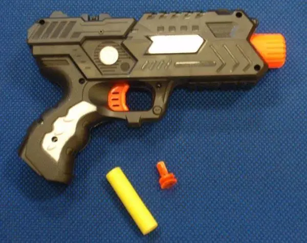 Photo de l’avis officiel: Yang Kai Pistolet à jouet — risque: Étouffement
