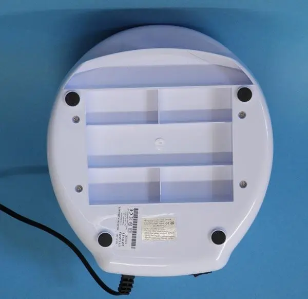 Photo de l’avis officiel: MASTER NAILS Professional nail dryer Lampe à ongles UV — risque: Coupures & Choc électrique