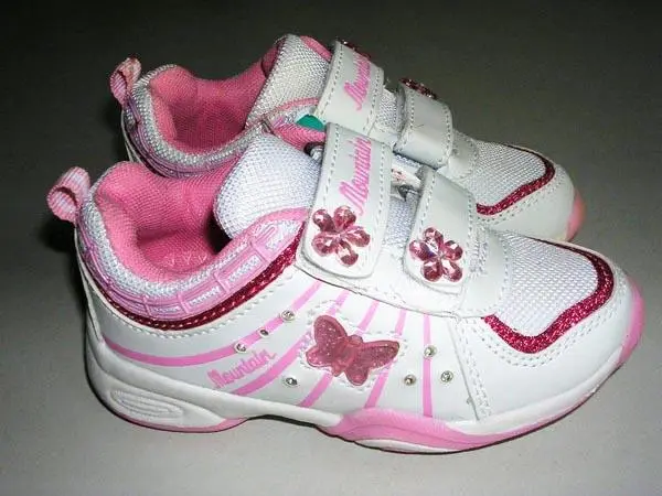 Photo de l’avis officiel: Mountain Chaussures pour filles — risque: Étouffement (A12/1427/16)