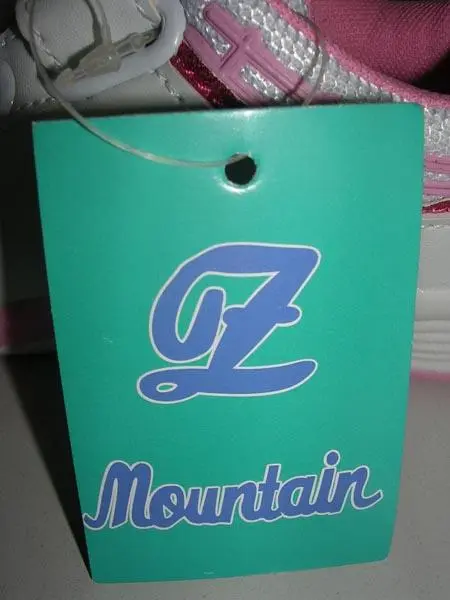 Photo de l’avis officiel: Mountain Chaussures pour filles — risque: Étouffement (A12/1427/16)