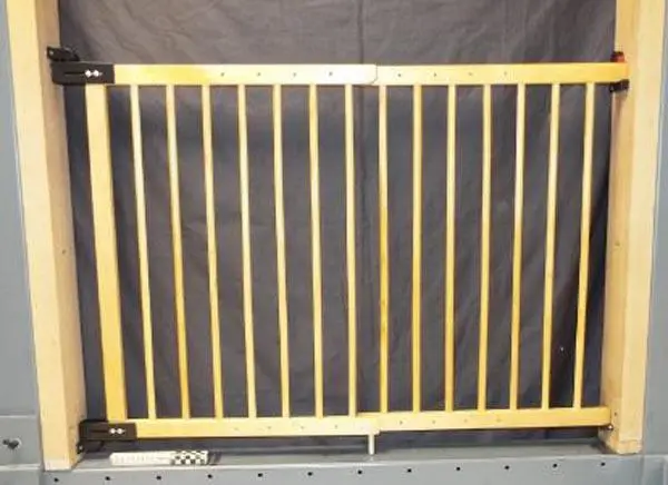 Foto dell’avviso ufficiale: Wallmann FOCUS Borne-sikkerhedsgitter Cancello di sicurezza per bambini — rischio: Strangolamento