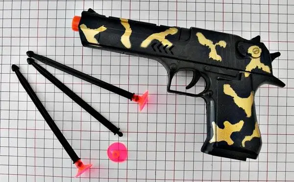 Foto aus der offiziellen Meldung: MK Toys Spielzeugpistole — Risiko: Ersticken