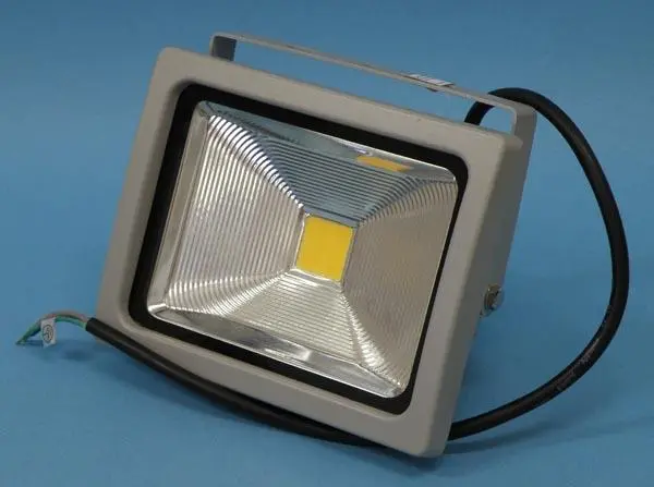Foto uit de officiële melding: V-TAC LED FLOODLIGHT NEO CLASSIC SERIES Schijnwerpers — risico: Elektrische schok