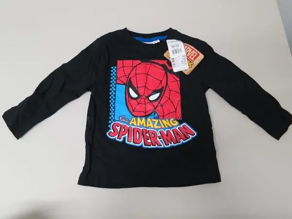 Foto aus der offiziellen Meldung: Marvel Comics Marvel, Spider Man Langarmpullover — Risiko: Umwelt