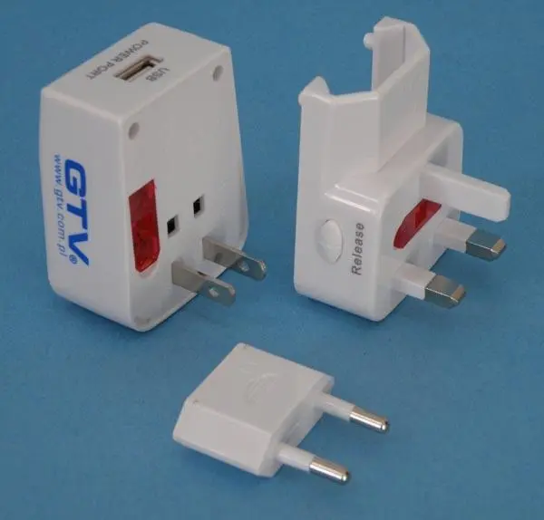 Foto aus der offiziellen Meldung: GTV UNIVERSAL POWER PLUG ADAPTER WITH A USB PORT Reisestecker Adapter — Risiko: Elektrischer Schlag