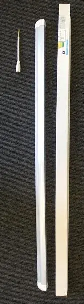 Photo from the official notice: LEDlife Komplet LED Lysstofrør med armatur light — electric shock risk