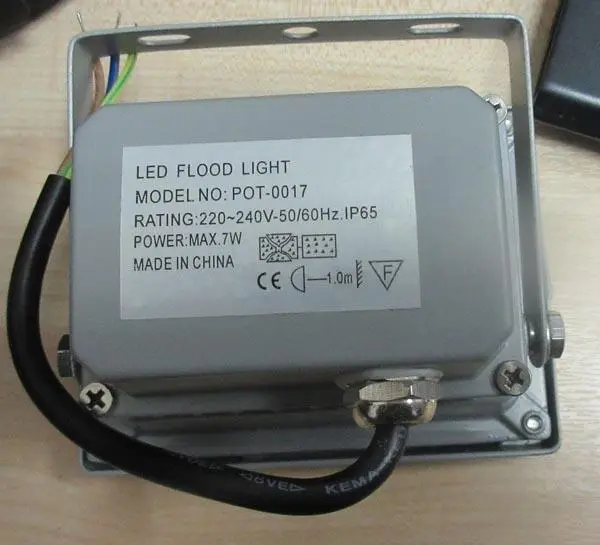 Foto do aviso oficial: ProLight LED prožektors ('LED Floodlight ') Projetor LED — risco: Choque elétrico