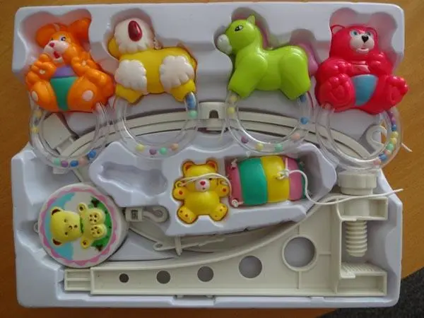 Foto aus der offiziellen Meldung: BABY PLAY-GYM Handys für Babys — Risiko: Ersticken