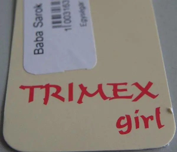 Foto aus der offiziellen Meldung: TRIMEX Baby Stirnband und Schuhe — Risiko: Ersticken
