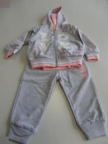 Foto aus der offiziellen Meldung: Seagull Kinderkleidungsset — Risiko: Ersticken