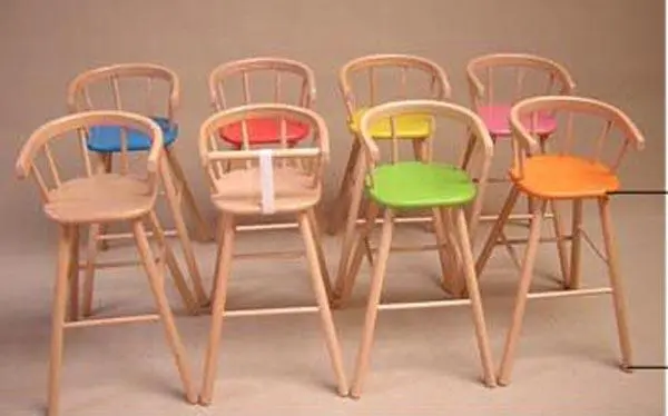 Photo from the official notice: Louwen Houtbewerking children's high-chair — injuries & strangulation risk