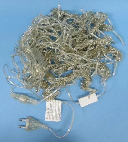 Foto aus der offiziellen Meldung: 1) 216L LED FÜGGÖNY FÉNY; 2) 220L LED FÜGGÖNY FÉNY Beleuchtungsketten — Risiko: Elektrischer Schlag & Feuer