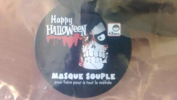 Foto aus der offiziellen Meldung: HAPPY HALLOWEEN Masque souple ('Flexible mask') Fancy-Kleid-Maske — Risiko: Chemikalie