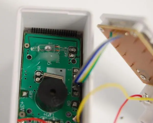 Foto aus der offiziellen Meldung: Lexon FLIP LCD Wecker — Risiko: Umwelt