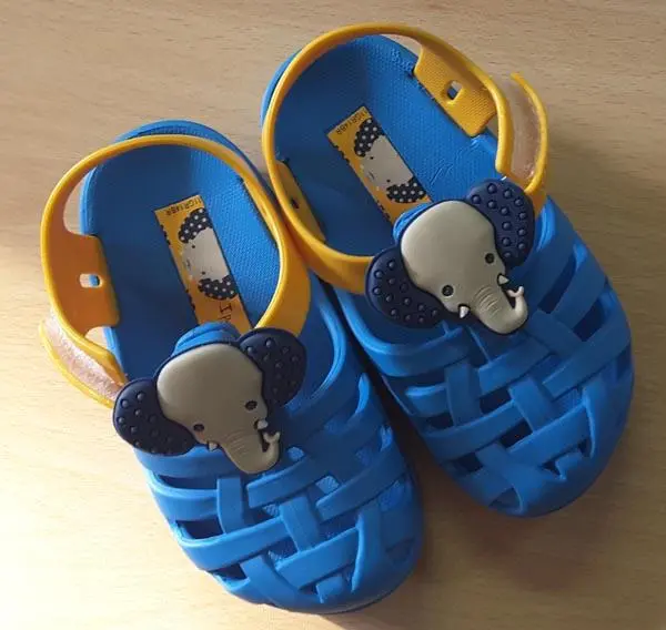 Photo from the official notice: IPANEMA Summer Baby children’s shoes — choking risk