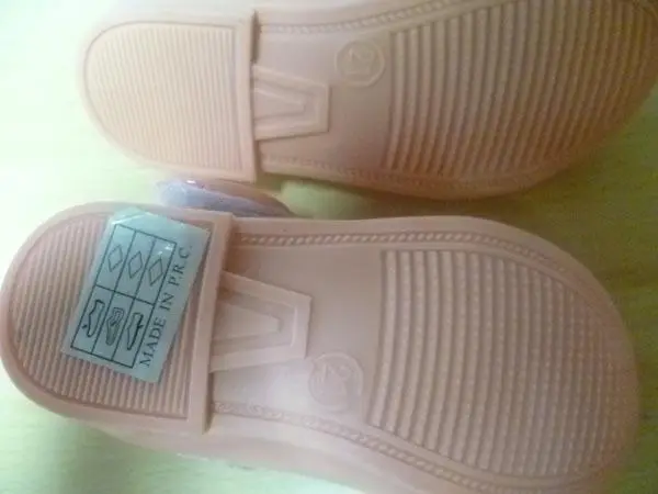 Foto aus der offiziellen Meldung: Fashion Kinderschuhe — Risiko: Ersticken