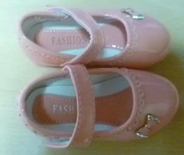 Foto aus der offiziellen Meldung: Fashion Kinderschuhe — Risiko: Ersticken