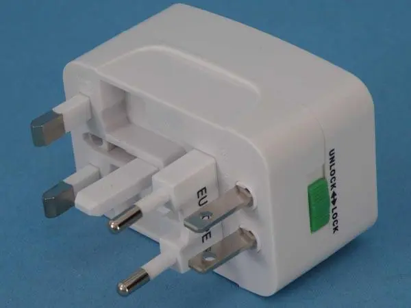 Foto dell’avviso ufficiale: GTV TRAVEL UNIVERSAL ADAPTOR / UNIVERSAL POWER PLUG ADAPTER Adattatore per spina da viaggio — rischio: Scossa elettrica