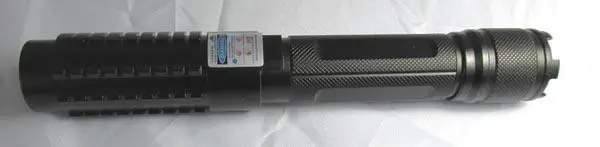 Foto aus der offiziellen Meldung: High Power Blue Laser Pointer Laserpointer — Risiko: Sehschaden