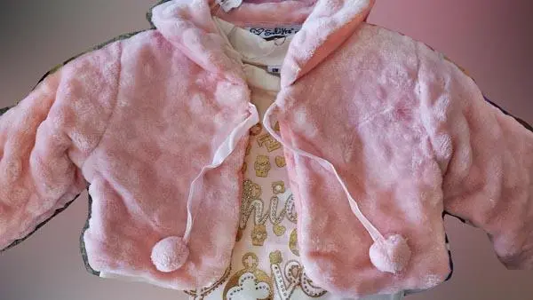 Foto uit de officiële melding: Smile Yes -  Best Kids Meisjes kleding set — risico: Verwurging