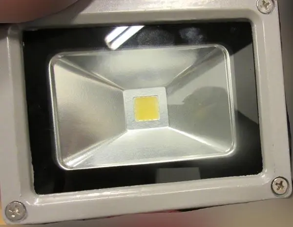 Foto uit de officiële melding: KOBI LED MH 10W LED-overstromingslicht — risico: Elektrische schok