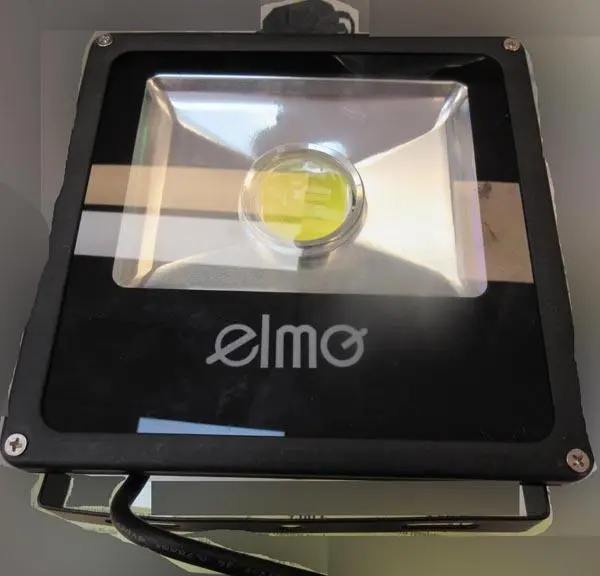 Foto do aviso oficial: Elmo LED LAUKO PROZEKTORIUS Projetor LED — risco: Choque elétrico