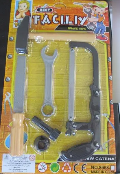 Photo from the official notice: Marco's Toys Tool set / Faciliy toy tool sets — choking risk