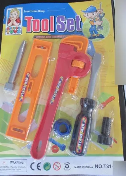 Photo from the official notice: Marco's Toys Tool set / Faciliy toy tool sets — choking risk