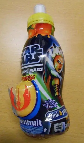 Foto do aviso oficial: Disney/ Star Wars Garrafa de suco com brinquedo surpresa — risco: Engasgamento