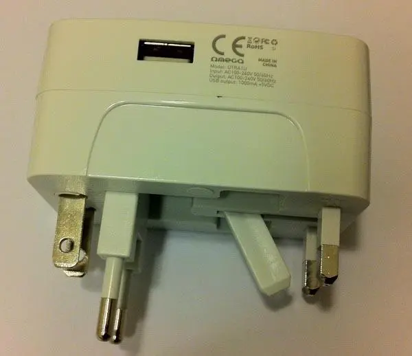 Foto aus der offiziellen Meldung: Omega 4 in1 Universal Travel Power Adaptor Reisestecker Adapter — Risiko: Elektrischer Schlag