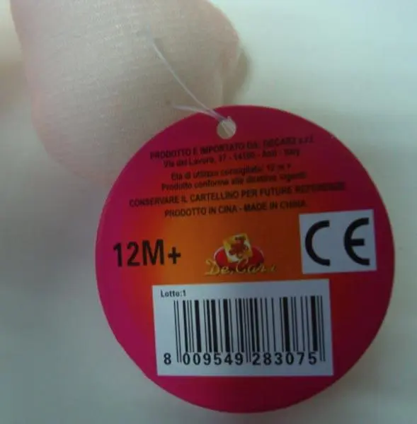 Foto aus der offiziellen Meldung: De.Car2 Stoffpuppe — Risiko: Ersticken
