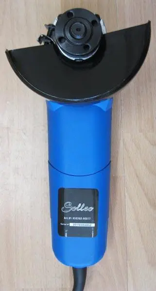 Photo from the official notice: SOLLEO Angle grinder — electric shock risk