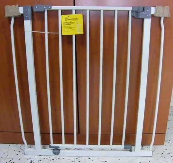 Foto dell’avviso ufficiale: Dreambaby Liberty Security Gate Cancello di sicurezza per bambini — rischio: Intrappolamento & Strangolamento