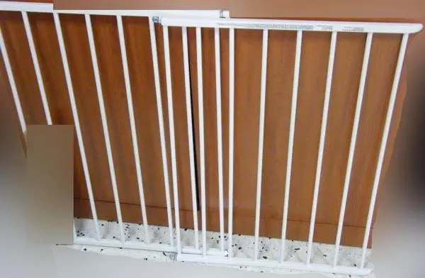 Foto dell’avviso ufficiale: Childwood Stair Gate Metal Cancello di sicurezza per bambini — rischio: Strangolamento