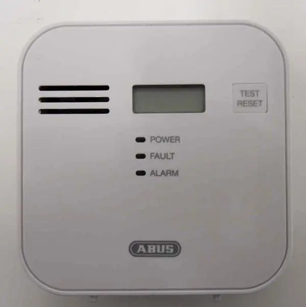 Foto uit de officiële melding: ABUS CO Alarm Koolmonoxidedetector — risico: Verstikking