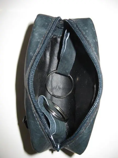 Photo de l’avis officiel: S. Belmonte Porte-clés en cuir — risque: Risque chimique