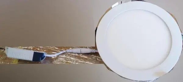 Foto aus der offiziellen Meldung: JSG Accessories LED Panel Light LED Deckenleuchte — Risiko: Elektrischer Schlag