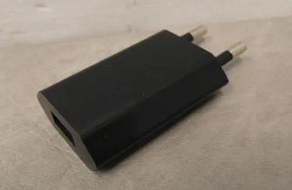 Photo de l’avis officiel: Eletra Portable Charging Kit Chargeur USB — risque: Choc électrique