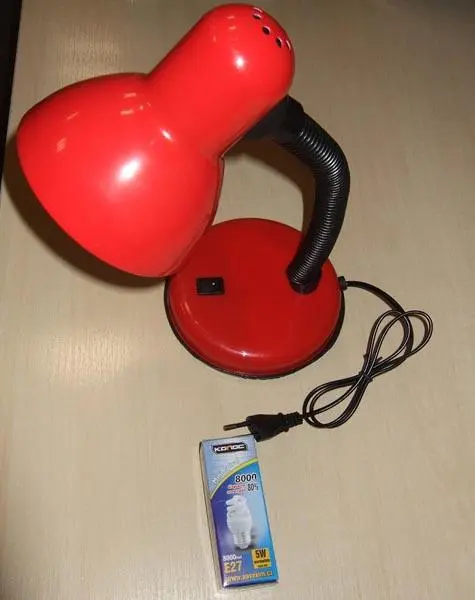 Foto do aviso oficial: STOLNÁ LAMPA/STOLNÍ LAMPA ('table lamp') Lâmpada de mesa — risco: Choque elétrico
