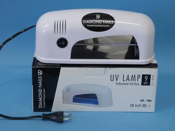 Foto aus der offiziellen Meldung: DIAMOND NAILS UV LAMP Professional Nail Dryer UV-Nagellampe — Risiko: Elektrischer Schlag