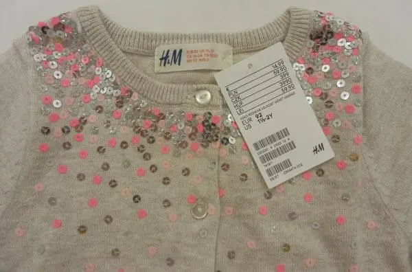 Foto aus der offiziellen Meldung: H&amp;M Mädchen Cardigan — Risiko: Ersticken
