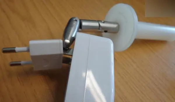 Foto aus der offiziellen Meldung: smart FOX Reisestecker Adapter — Risiko: Elektrischer Schlag