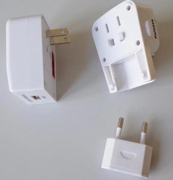Foto aus der offiziellen Meldung: smart FOX Reisestecker Adapter — Risiko: Elektrischer Schlag