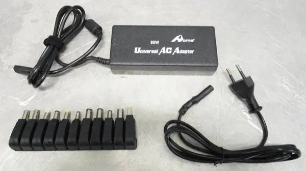 Foto aus der offiziellen Meldung: Home Universal AC Adapter Laptop Ladegerät Adapter — Risiko: Elektrischer Schlag